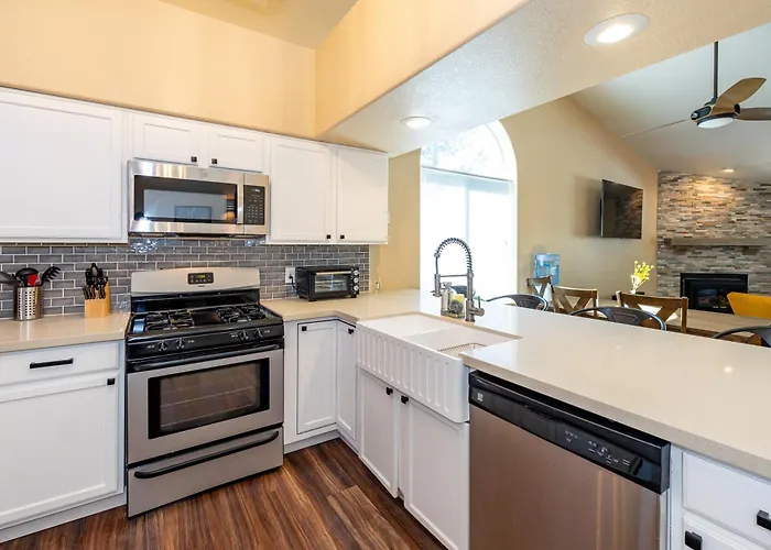Mountain Jewel Modern Townhome In The Pines Great Location Near Downtown