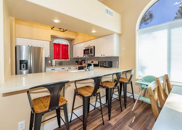Villa Mountain Jewel Modern Townhome In The Pines Great Location Near Downtown