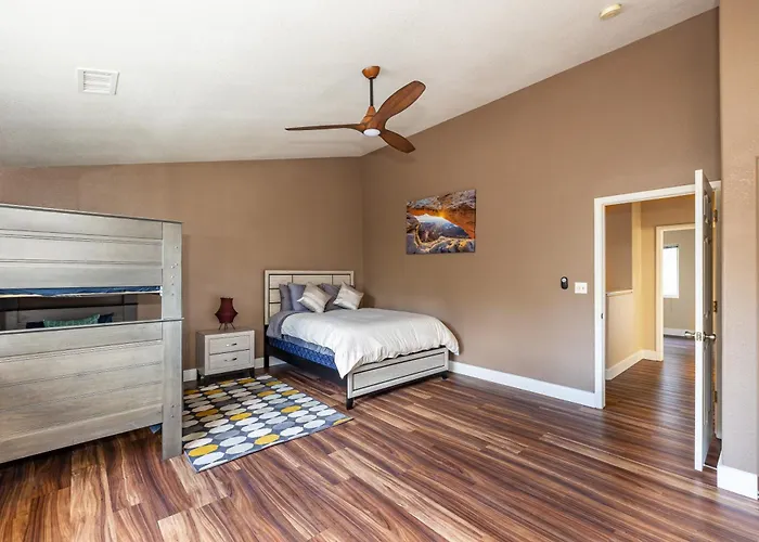 Villa Mountain Jewel Modern Townhome In The Pines Great Location Near Downtown *