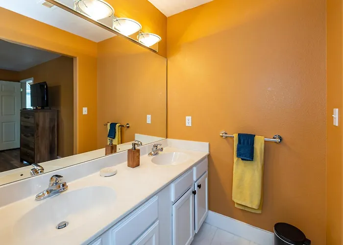 Villa Mountain Jewel Modern Townhome In The Pines Great Location Near Downtown Flagstaff