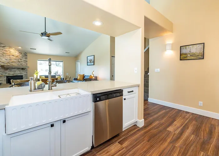 Mountain Jewel Modern Townhome In The Pines Great Location Near Downtown Villa