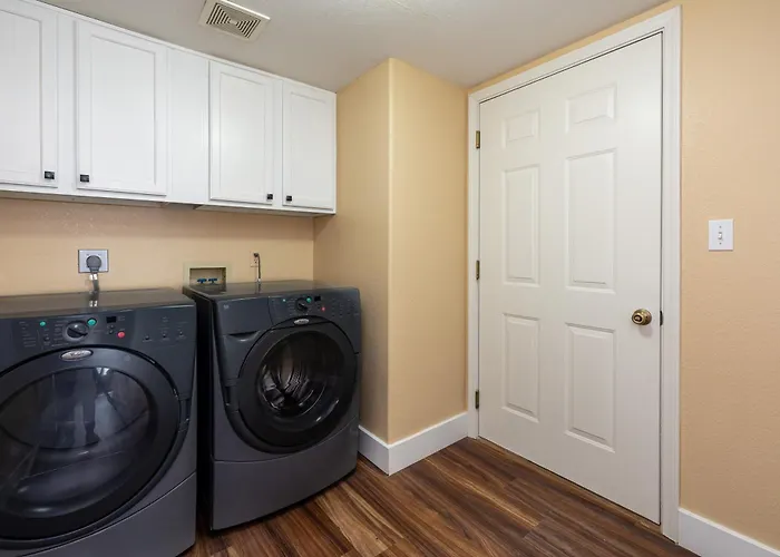 Mountain Jewel Modern Townhome In The Pines Great Location Near Downtown